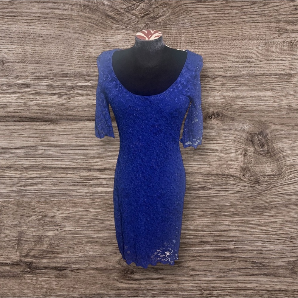 Belle Badgley Mischka Royal Blue Scoop Neck Short Sleeve Lace Dress Size 8